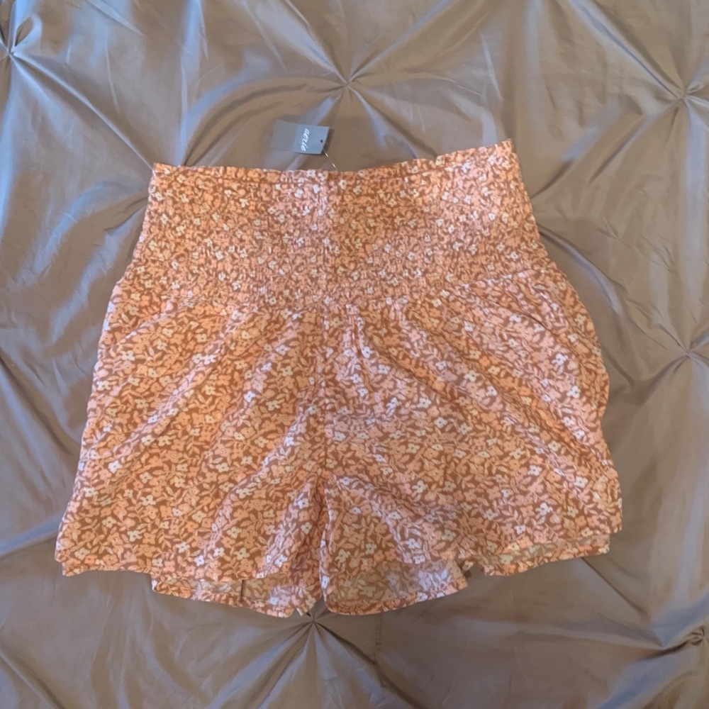 Flowy pink shorts